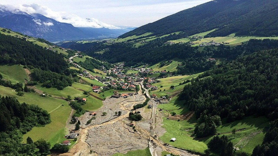 Kataklizm w miejscowości Sellraintal w austriackim Tyrolu. Fot. DPA.