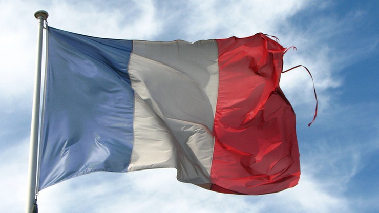 Zdewastowany pomnik de Gaulle'a w Calais. "Pie…lić Francję!"