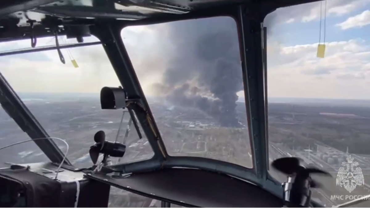 Rosja: Płonie fabryka z niebezpiecznymi  materiałami. Wezwano pociąg strażacki