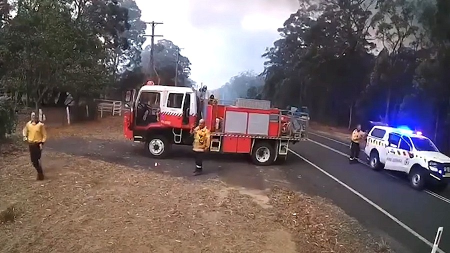 Fot. YouTube / Caters Clips / Dunmore Rural Fire Brigade.