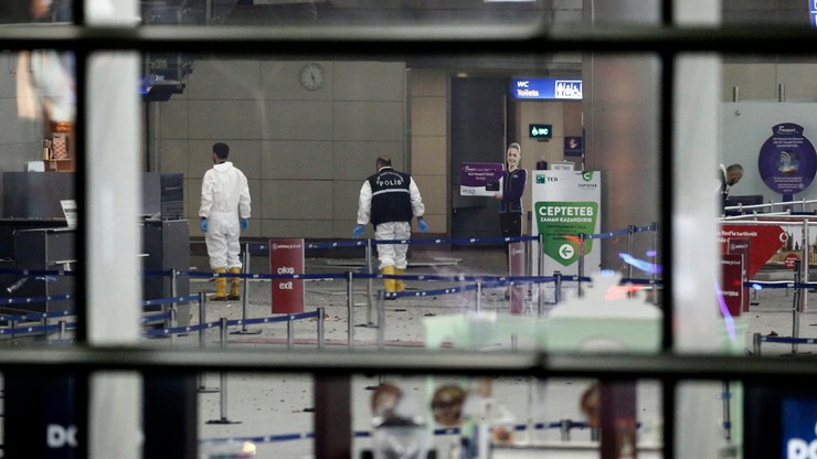Więcej policji na nowojorskich lotniskach. Po zamachu w Stambule
