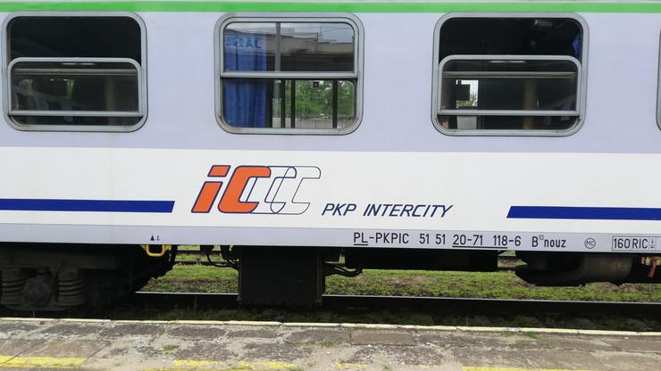 PKP Intercity: wakacje ze spadkiem pasażerów. Frekwencja niższa o ponad 40 proc. niż rok temu