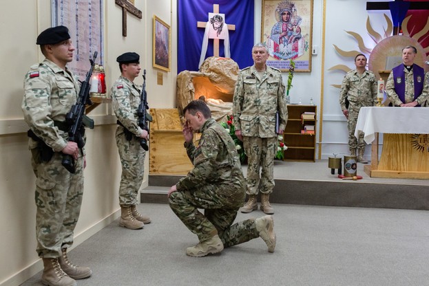 Prezydent w mundurze z wizytą w Afganistanie. Odwiedził polskich żołnierzy