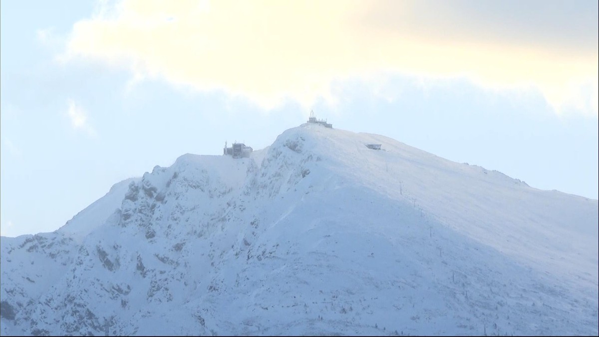 Tatry. Trudne warunki pogodowe. TOPR wydał ostrzeżenie o zagrożeniu lawinowym