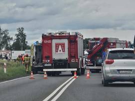 Zderzenie auta z lawetą w Czekanowie. Zginęły dwie osoby