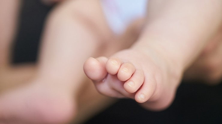 Kobieta zakażona koronawirusem urodziła zdrowe dziecko. "Wszyscy zdaliśmy egzamin"