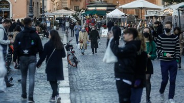 Włochy zniosą nakaz noszenia maseczek na zewnątrz