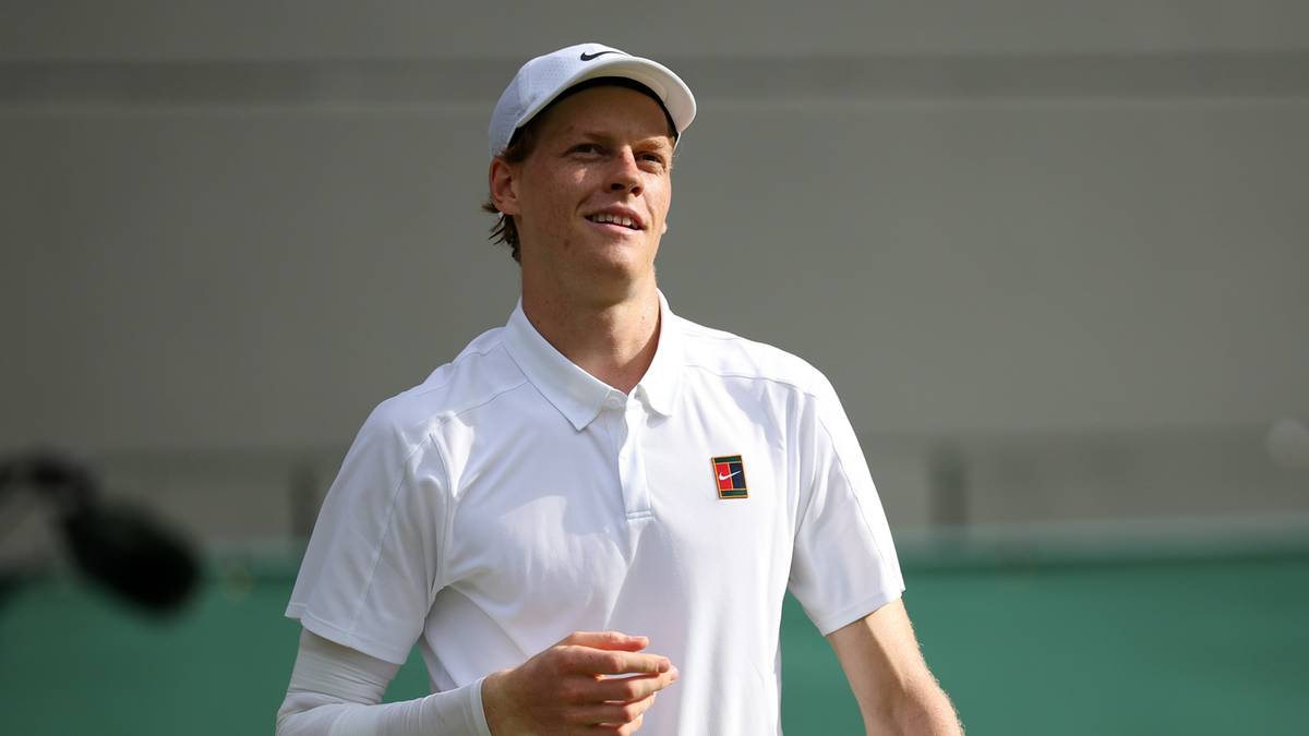 Po kontuzji ani śladu. Jannik Sinner gra dalej w Wimbledonie