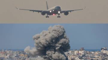 Widok z lotu ptaka na miasto, nad kt&oacute;rym unosi się olbrzymi słup dymu po eksplozji. Powyżej miasta, w tle, widać zbliżający się do lądowania samolot pasażerski.
