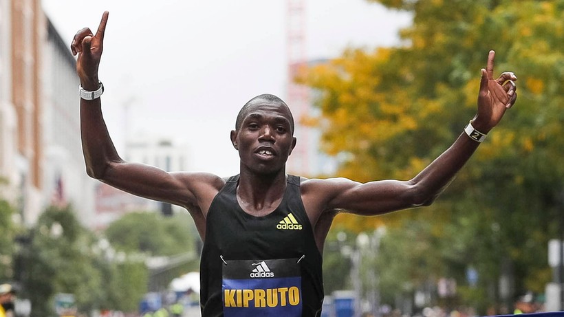 Maraton w Chicago: Wygrane Kenijczyków Chepngetich i Kipruto