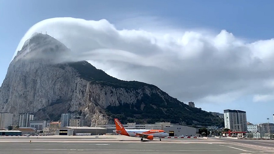 Chmura soczewkowata nad Skałą Gibraltarską. Fot. Met Office Gibraltar.