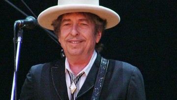 Bob Dylan przerwał milczenie. Przyjmie Nobla
