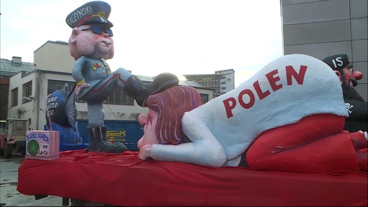 Dusseldorf: kontrowersyjna figura Kaczyńskiego przejechała przez miasto w pochodzie