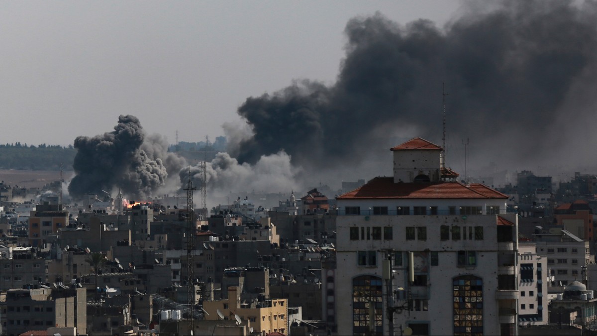 Wojna w Izraelu. Ataki lotnictwa w pobliżu trzech szpitali w Gazie