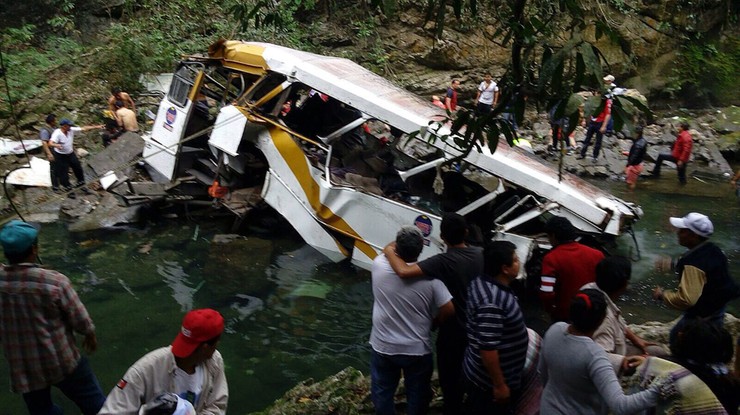 Wypadek autokaru z piłkarzami w Meksyku. Co najmniej 20 ofiar
