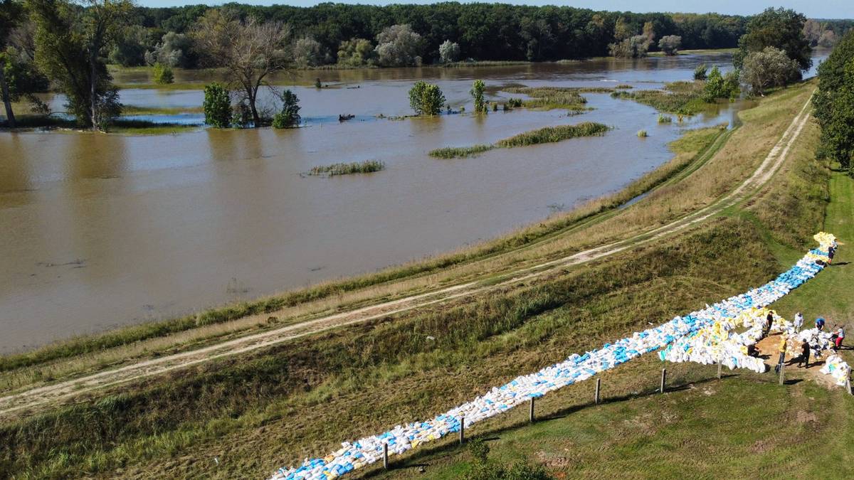 Strażacy wyznaczyli specjalną strefę w pobliżu Odry. "Zakaz dotyczy nawet latawców"