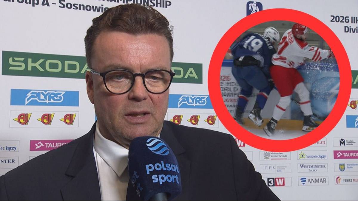 Mężczyzna w okularach i garniturze mówi do mikrofonu Polsat Sport. W prawym górnym rogu znajduje się czerwone koło z fragmentem meczu hokejowego.