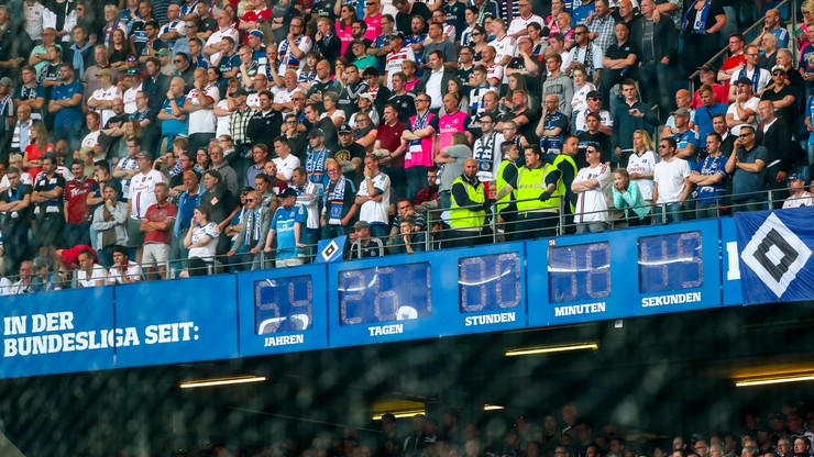 Stadiony Bundesligi zamilkną na 45 minut! Osobliwy protest niemieckich kibiców