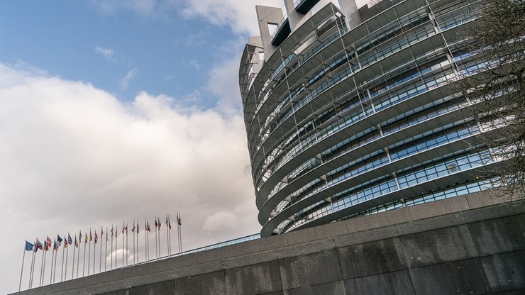 PiS chce rozmawiać o reparacjach od Niemiec w Parlamencie Europejskim. PO krytykuje