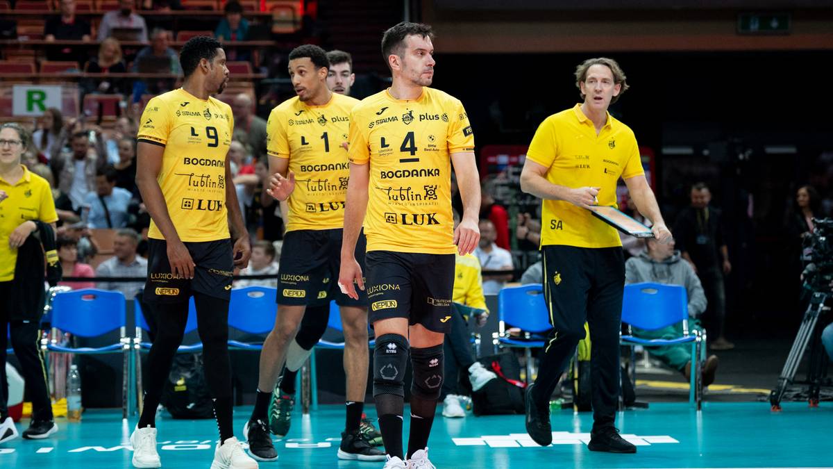 Siatkarze Bogdanki LUK Lublin na boisku.