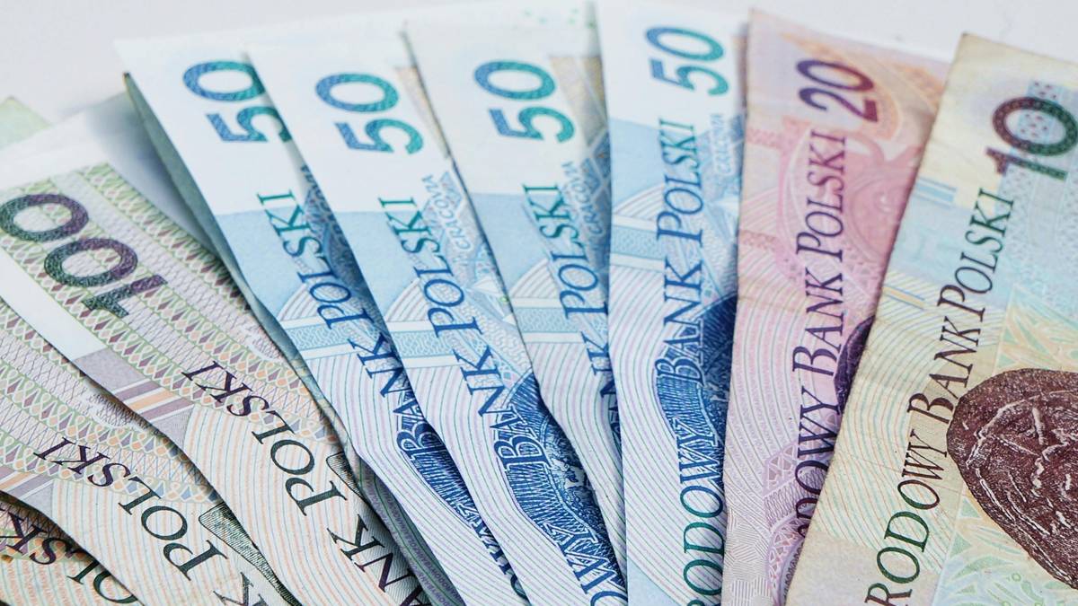 Seniorzy mogą odzyskać część pieniędzy z odprawy emerytalnej i ekwiwalentu za urlop