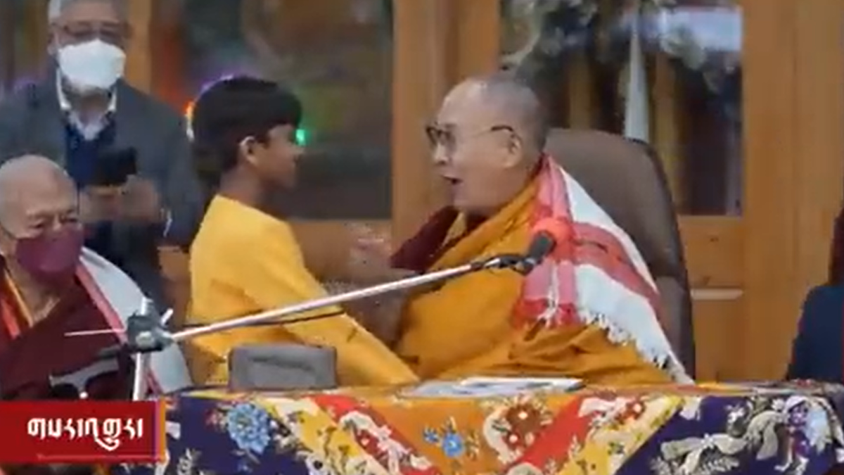Indie: Dalajlama przeprasza po kontrowersyjnym nagraniu z udziałem dziecka