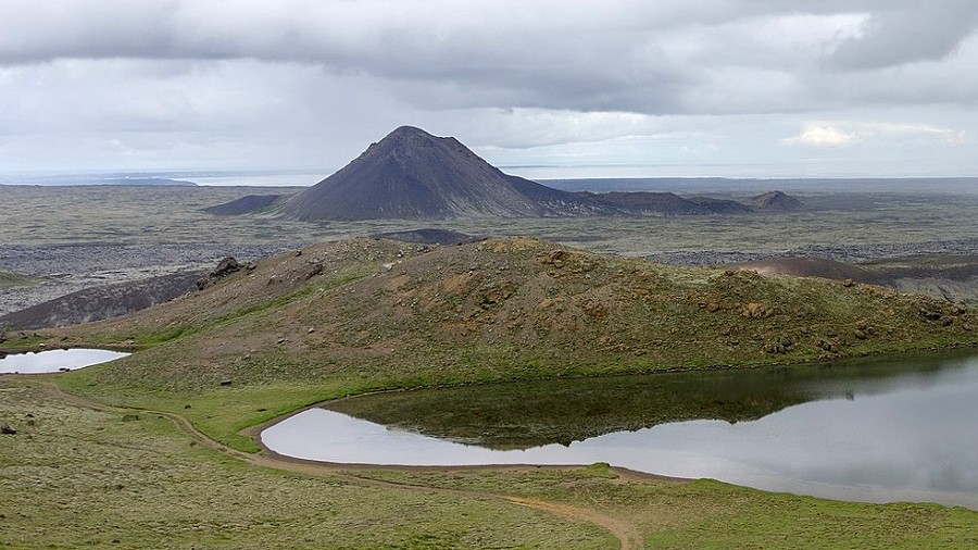 Wulkan Keilir na Islandii. Fot. Wikipedia / Michal Klajban.