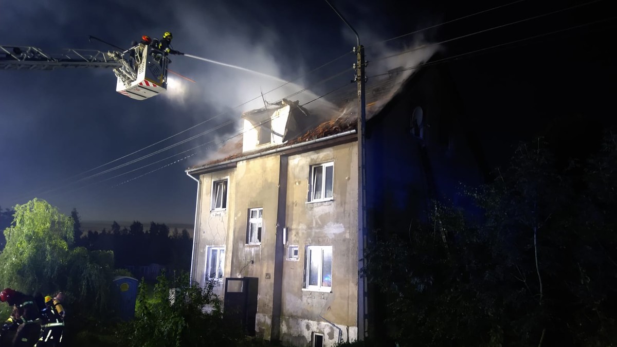 Pożar kamienicy w Jagiełowniku. Dzieci wyskakiwały przez okno