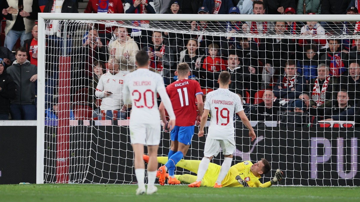 Dva zásahy za tři minuty!  Polsko bylo poraženo v prvním zápase kvalifikace Euro 2024