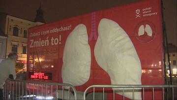 Wielki model płuc alarmuje o smogu w Oświęcimiu