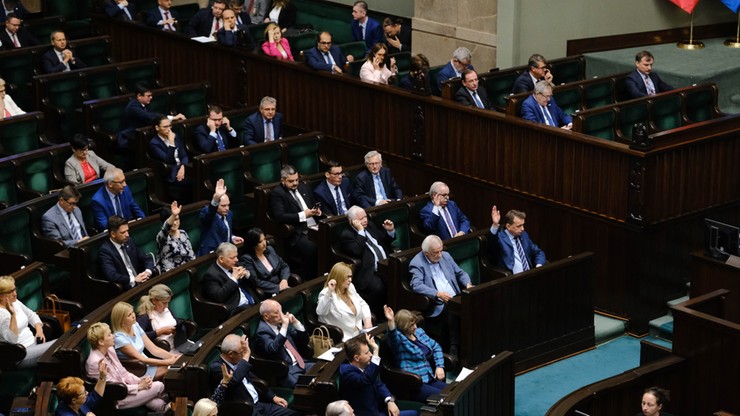 Sejm za udzieleniem rządowi absolutorium