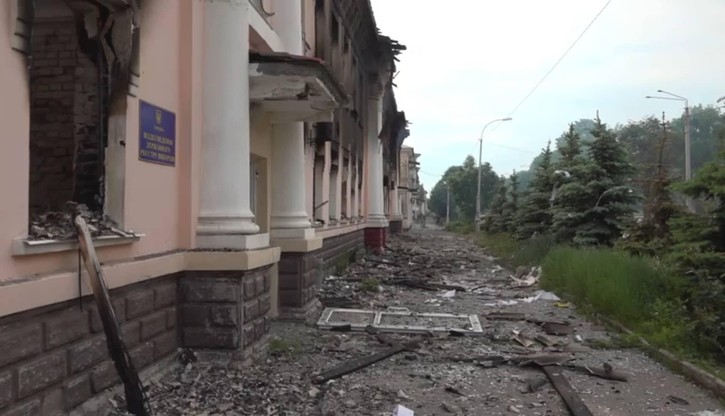 Wojna w Ukrainie: Ciężkie walki o Siewierodonieck. Ostrzelano cywilną infrastrukturę