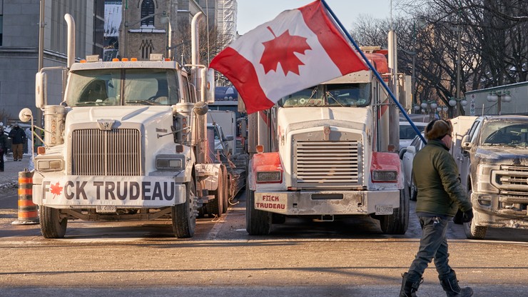 Kanada. Tysiące ludzi i setki ciężarówek blokują centrum Ottawy protestując przeciwko restrykcjom