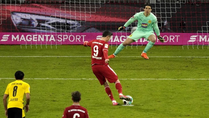 Robert Lewandowski z hat-trickiem w meczu Bayern - Borussia