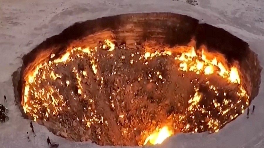 Krater w Turkmenistanie. Fot. YouTube / WION.