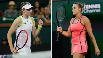 Dwie tenisistki na korcie tenisowym. Po lewej Aryna Sabalenka w białym stroju z daszkiem, po prawej Jelena Rybakina w r&oacute;żowej sukience.