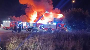 Ogromny pożar w Czeladzi. Służby apelują do mieszkańców