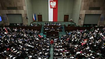 KO liderem w najnowszym sondażu. Cztery partie poza Sejmem
