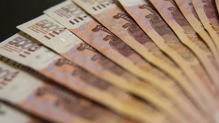 Z ulic rosyjskich miast znikną tablice z kursami walut. "Z powodu słabnącego rubla"