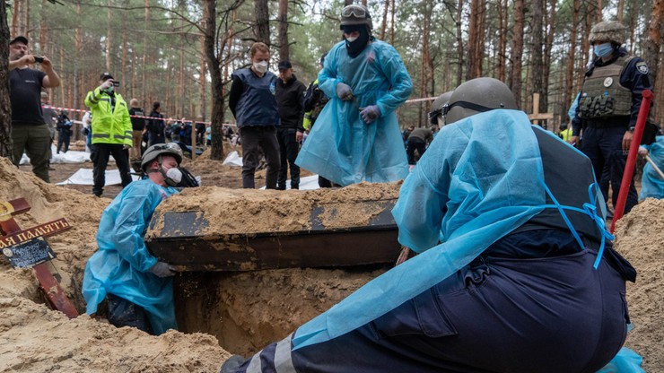 Wojna w Ukrainie. 146 ciał ekshumowanych na cmentarzu w Iziumie. Ślady torturowania