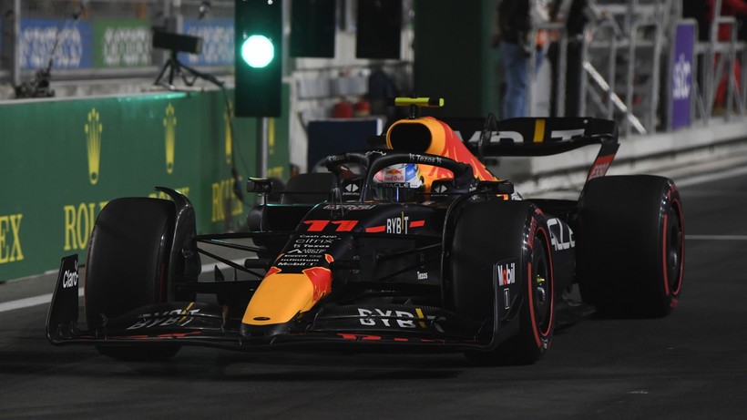 GP Arabii Saudyjskiej: Sergio Perez z pole position, słaby start Lewisa Hamiltona