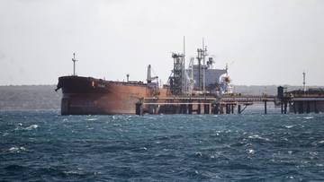 Rosyjski tankowiec przypłynął na Kubę. To pierwszy transport z ropą od stycznia