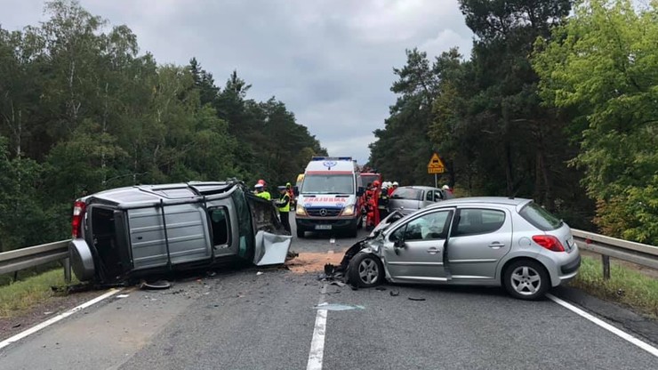 Zderzenie czterech samochodów na trasie Toruń - Bydgoszcz. Jedna osoba zginęła, siedem jest rannych