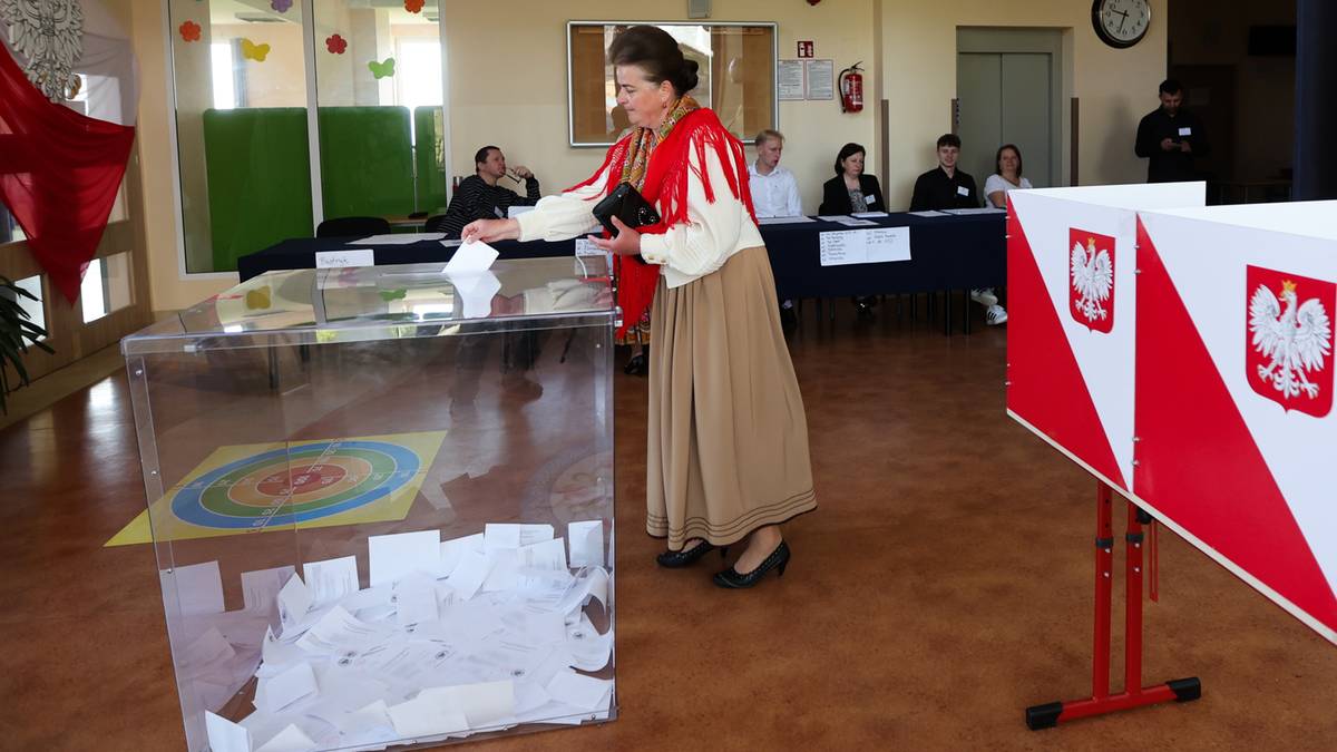 Najwyższa w woj. małopolskim, najniższa w woj. opolskim. Frekwencja na godz. 12