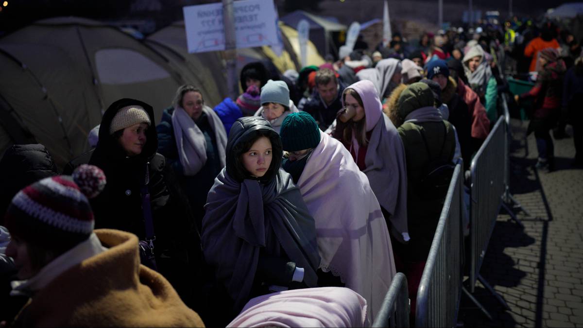 Sikorski stanowczo o pakcie migracyjnym. "To nam powinni płacić"