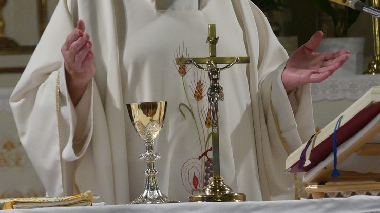 Watykan: księża-ojcowie powinni opuścić stan kapłański dla dobra swych dzieci
