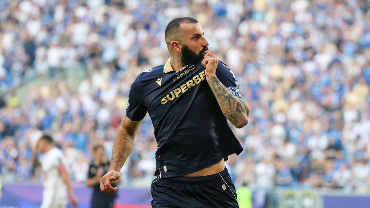 Lech Poznań beat Górnik Zabrze 3-1 to win the Polish Super Cup