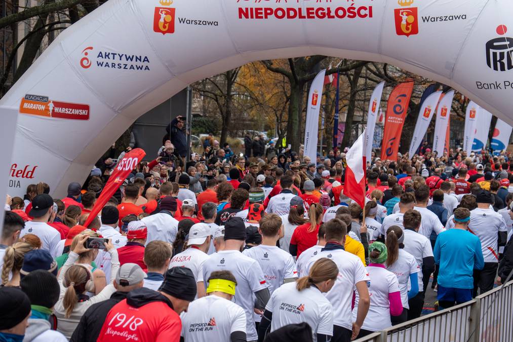 Uczestnicy Biegu Niepodległości w Warszawie 