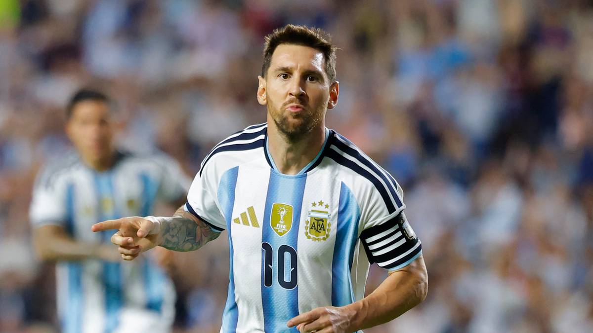Lionel Messi w koszulce reprezentacji Argentyny z numerem 10.