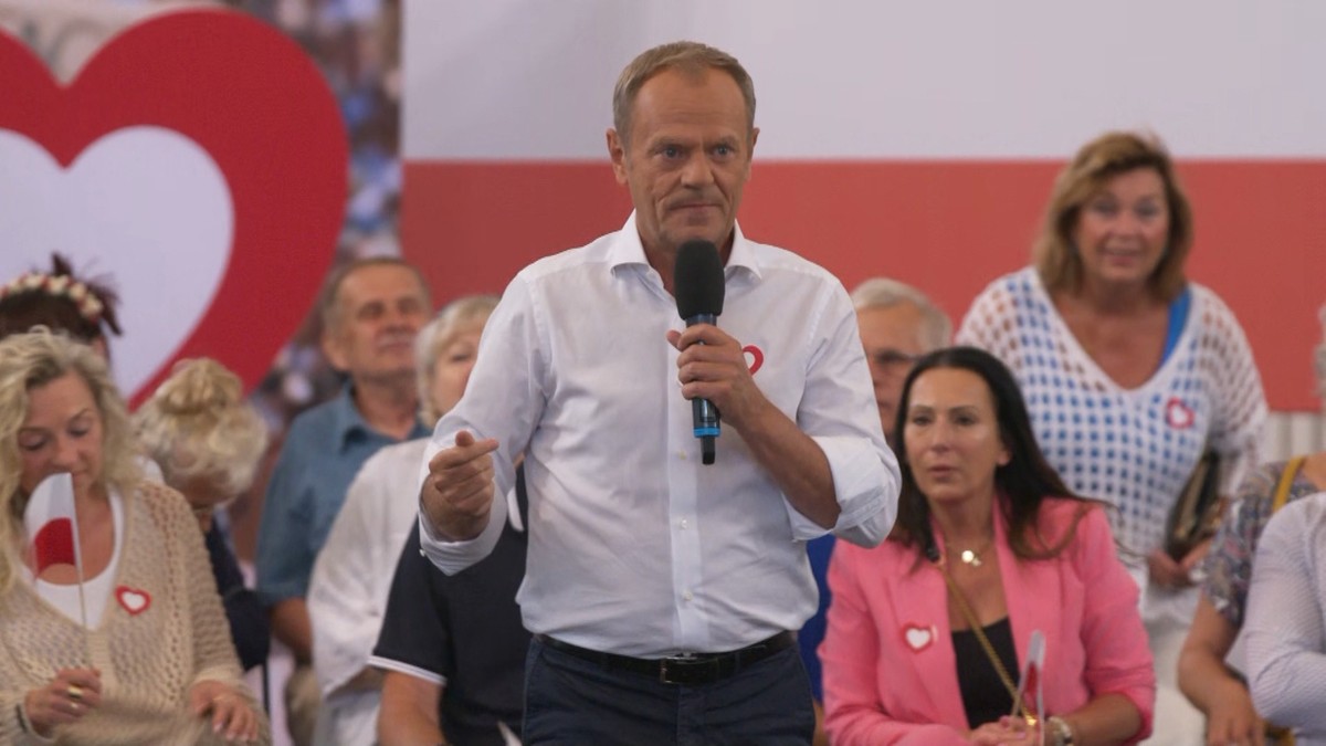 Donald Tusk o białoruskich śmigłowcach: Władza kłamie w tej sprawie